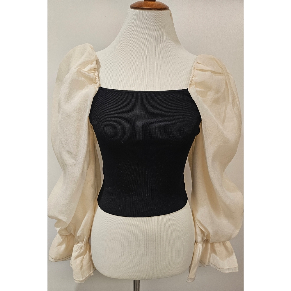 Cropped flirty top